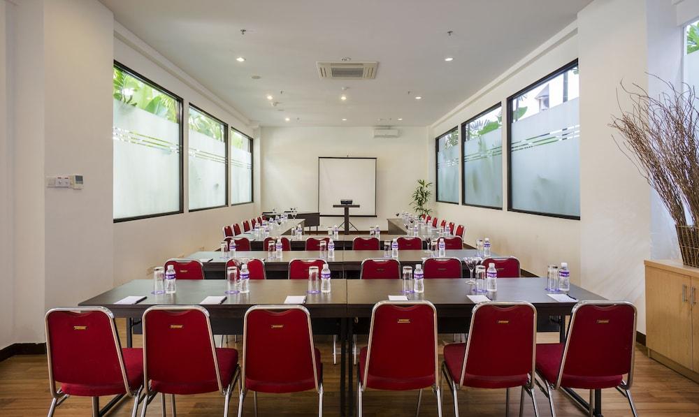 Hotel Park Regis Kuta à Kuta Lombok Extérieur photo