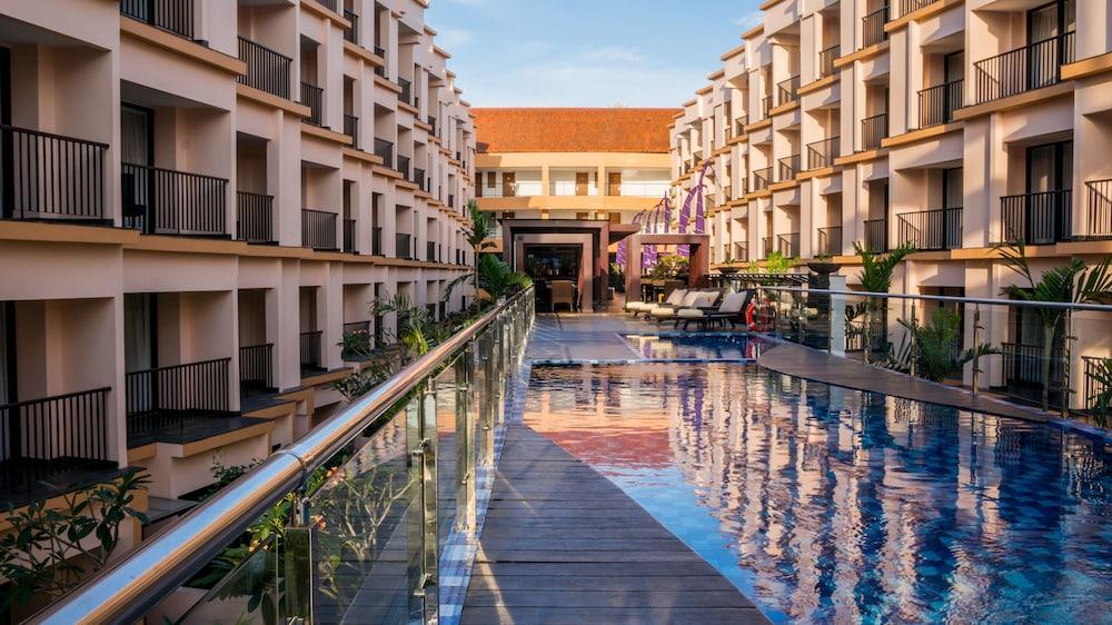 Hotel Park Regis Kuta à Kuta Lombok Extérieur photo