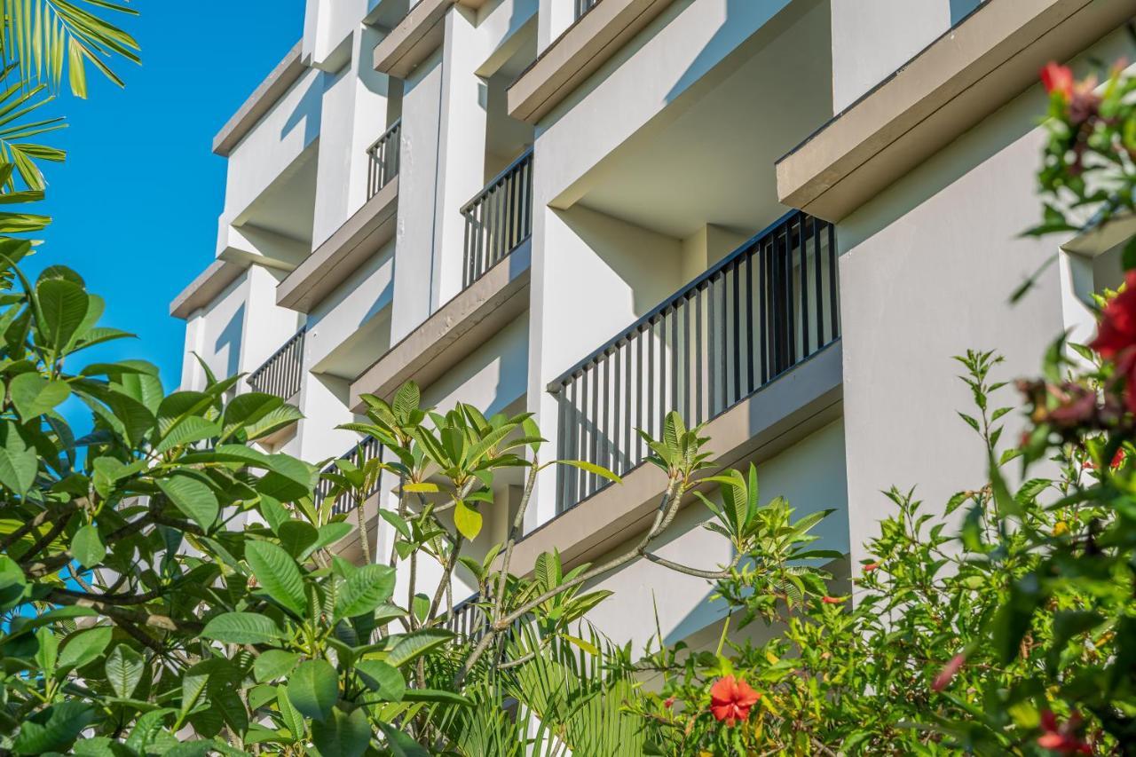 Hotel Park Regis Kuta à Kuta Lombok Extérieur photo